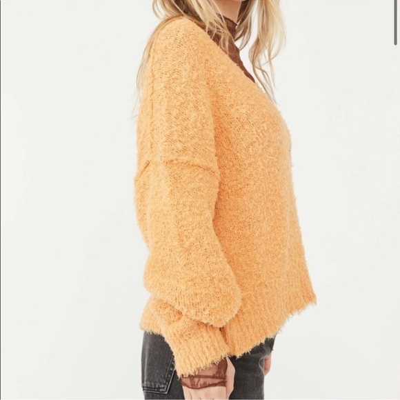 Free People Goldy Theo V Neck Slouchy Dropped Shoulder Fuzzy sweater size Small - Picture 12 of 17